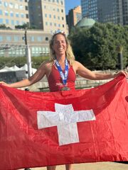 Deniz Kayadelen stellt neuen Geschwindigkeitsrekord in Manhattan auf und erobert den Triple Crown-Titel im Freiwasserschwimmen